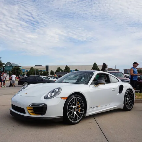 Highlights done right! I love the look on this amazing Porsche 911 Turbo S #Porsche #911 #Turbo #car
