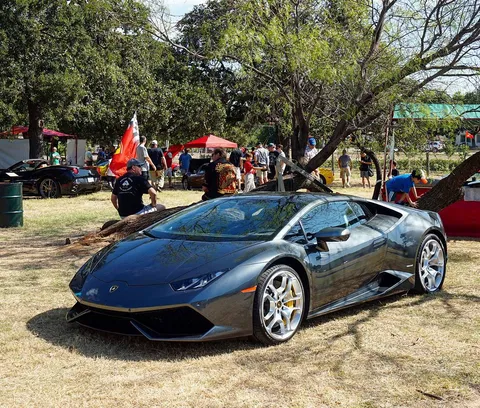 Lamborghini Huracán on a sunny Grapevine morning. #lamborghini #italy #italian #supercar #supercars