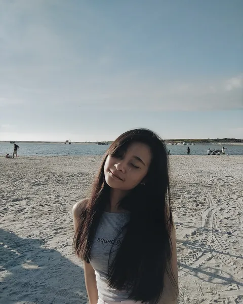 be a pretty girl with a pretty heart and a pretty mind with pretty vibes ✨
