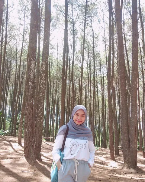 untung ga gersang 🌲🌲🌲
.
Self designed t-shirt by @unbearablestore_