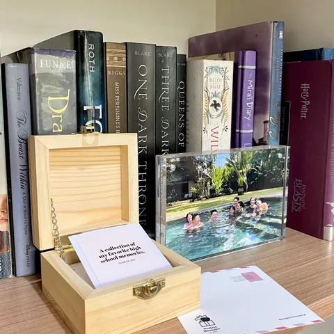 Introducing our very first product: Woode Box 💗
Woode box is everything you can wish for in a gift