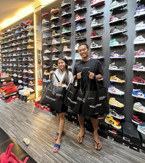 The best sneakers store in Central Java 🔥
Hanya menjual barang-barang Original & Barang resmi 🫶🏻
