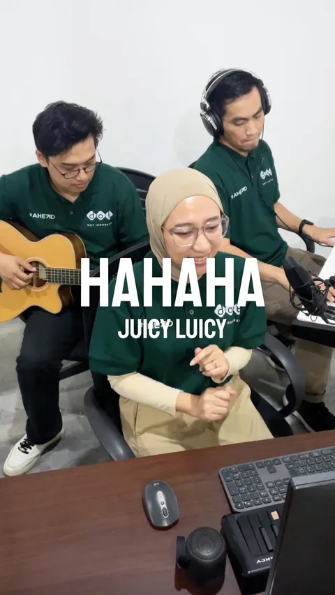 Our debut cover from @soundrefactory: ‘HAHAHA’ by @juicyluicyband . Enjoy! ✨
.
.
#coverlagu #indomus