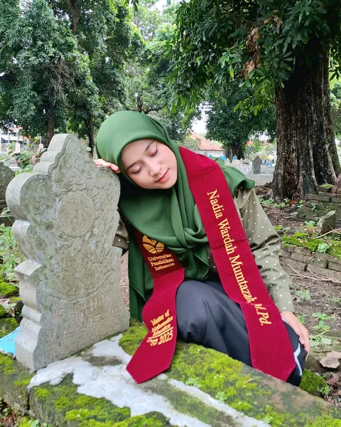 Mah, terakhir kali berkunjung, awal 2023, Mba Ade baru mau lanjut S2. Datang sendirian dari Ketapang
