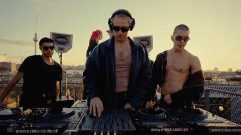 SECRET BERLIN SKYLINE RAVE 🖤🖤🖤🔊
The dancefloor is where the special energy we love about Techno