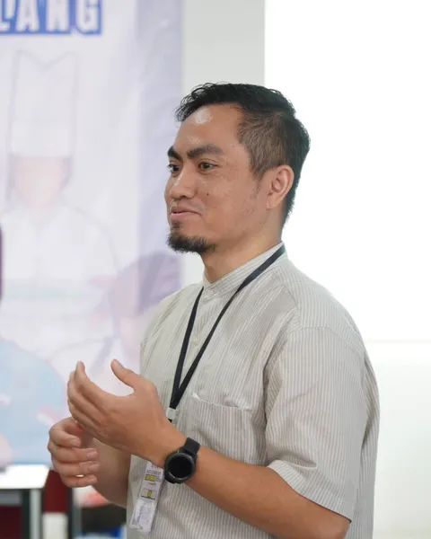 Someone said: "Puasa tahun ini bakal bareng kayaknya"
"Lho kok tau?"
"Perhitungannya kaya gitu"
"Lah