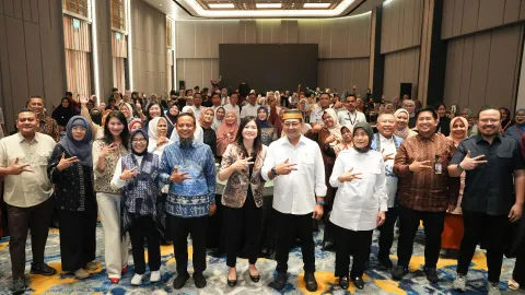Jangan pernah remehkan emak-emak soal ekonomi kreatif. Karena dari dapur, ruang tamu, bahkan dari la