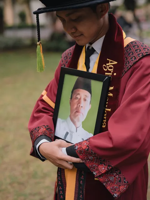 Teruntuk:
Ayahku tersayang, alm. Iwan Setiawan, terima kasih atas semua pengorbanan, kerja keras, d