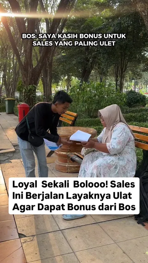 Sales yang Ulet 🐛 Pagi ini, seorang sales berjalan pelan seperti ulat, membagikan brosur program Ne