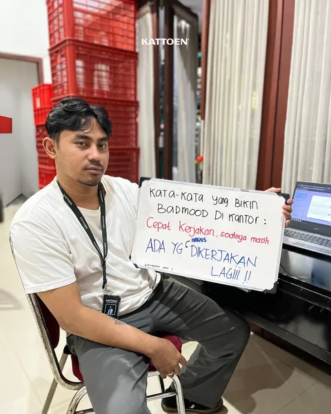 kata kata yang bikin badmood di kantor menurut kalian apa? spill dong 😆

#brandlokal #kattoenapprov
