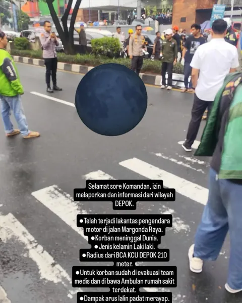 Telah terjadi kecelakaan lalu lintas di Jalan Raya Margonda, tepatnya di depan Mitra 10, arah Jakart