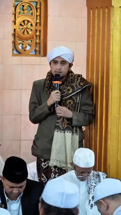 Simak Baik-Baik.....
Potongan sambutan Lora Muhammad Ismael Amin Al-Kholili (cucu daripada Syaikhon