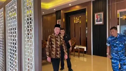 Innalillahi wa inna ilaihi raji’un

Hari ini saya dan Ibu Iriana turut menjemput jenazah almarhumah