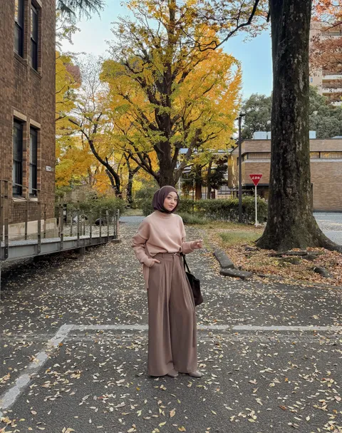 Just casually walking in Tokyo University & enjoying the yellow leaves 🍂💛
my comfiest outfit (swe