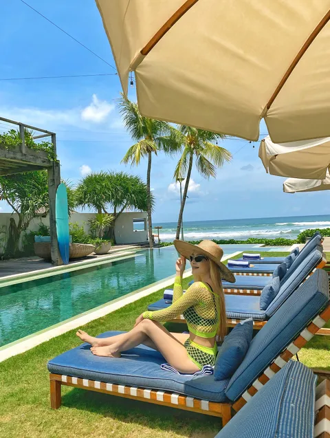 The beachfront scenery already feels like a dream. Imagine staring at a peaceful view where the ocea
