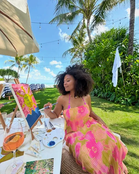 Spend your summer at Noku Beach House with moments designed around you.
From beachfront paint an