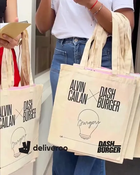 DASH BURGER X DELIVEROO
HUGE COMPETITION AFOOT.
WE ARE GIVING AWAY β¬1000 WORTH OF DELIVEROO VOUC