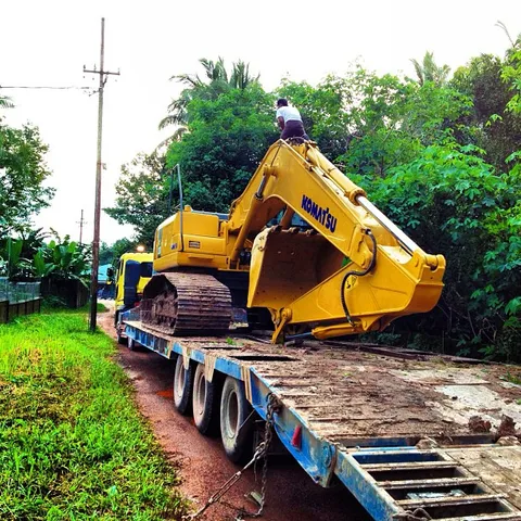 My first excavator, Komatsu PC200

#komatsu #excavator #indonesia #hardwork