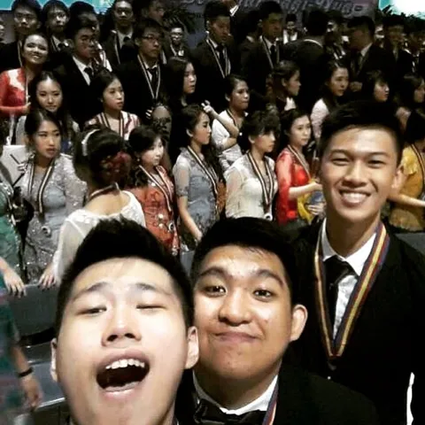 well done guys! I'm proud to be part of Heroe5 #batch20 #graduationday @reynaldiws @hanselgeraldin