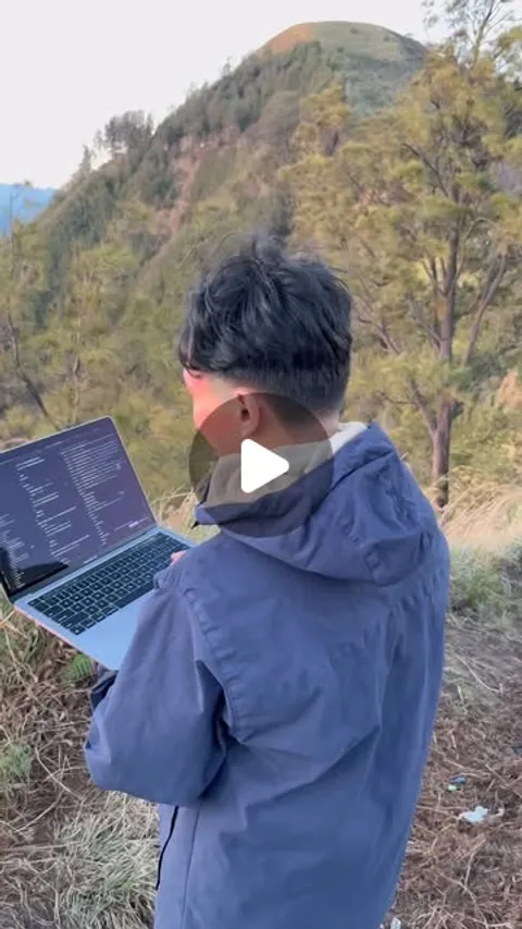 Ngoding Di Bromo
#bromo #bromomountain #bromotenggersemeru #bromoindonesia #programmer #programmers