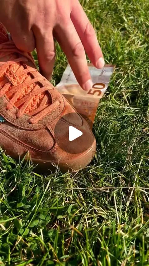 469 likes, 36 comments - eamonjohn on July 7, 2025: "🚶♂️Out for a stroll, found some money… or so