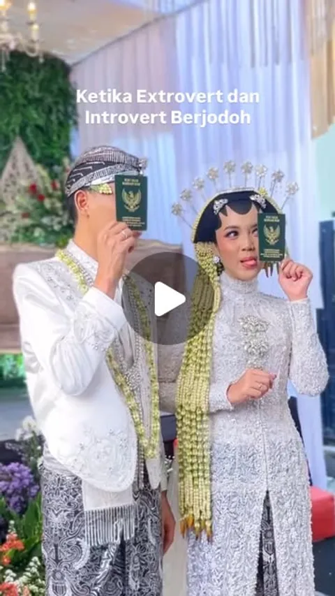 207 likes, 3 comments - satutujuan.idn on August 3, 2025: "Ekstrovertnya rame, introvertnya adem.
Co