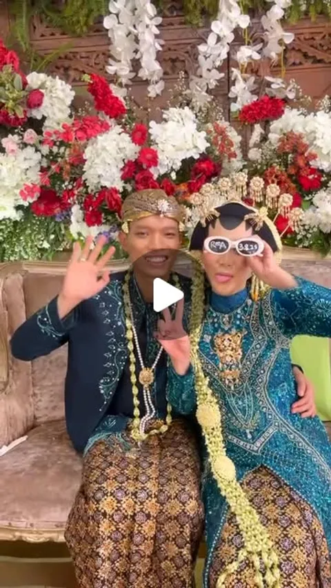179 likes, 7 comments - satutujuan.idn on August 3, 2025: "The wedding of Rara & Akbar🕊️
Officially