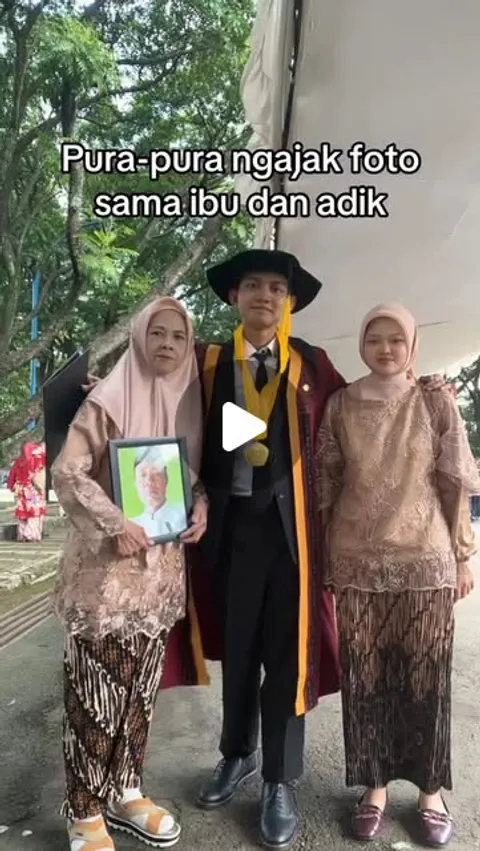 2M likes, 6,338 comments - agismaulanna on August 9, 2025: "Sarjana pertama di keluarga π
Aku bera