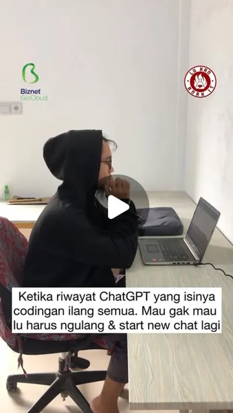 56 likes, 0 comments - lukananakit on February 28, 2026: "Riwayat ChatGPT hilang. Codingan ikut leny