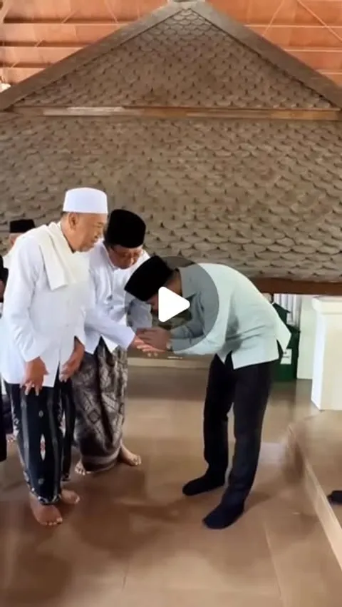 38K likes, 527 comments - gibran_rakabuming on March 11, 2026: "Saat berkunjung ke Kabupaten Tuban,